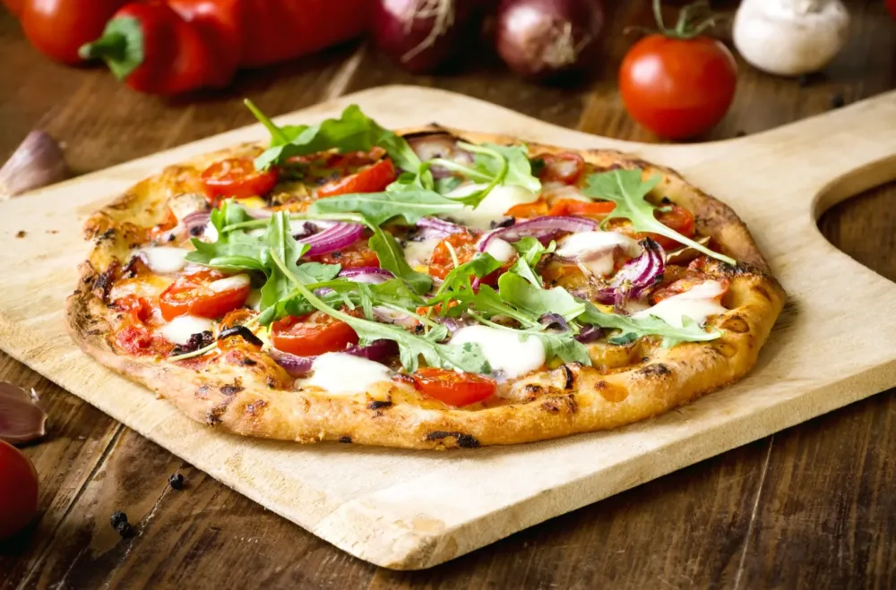 PIzzas sur plance en bois
